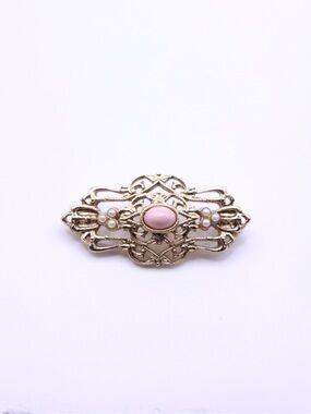 Vintage-Inspired Gold tone Filigree Brooch with Pink Cabochon